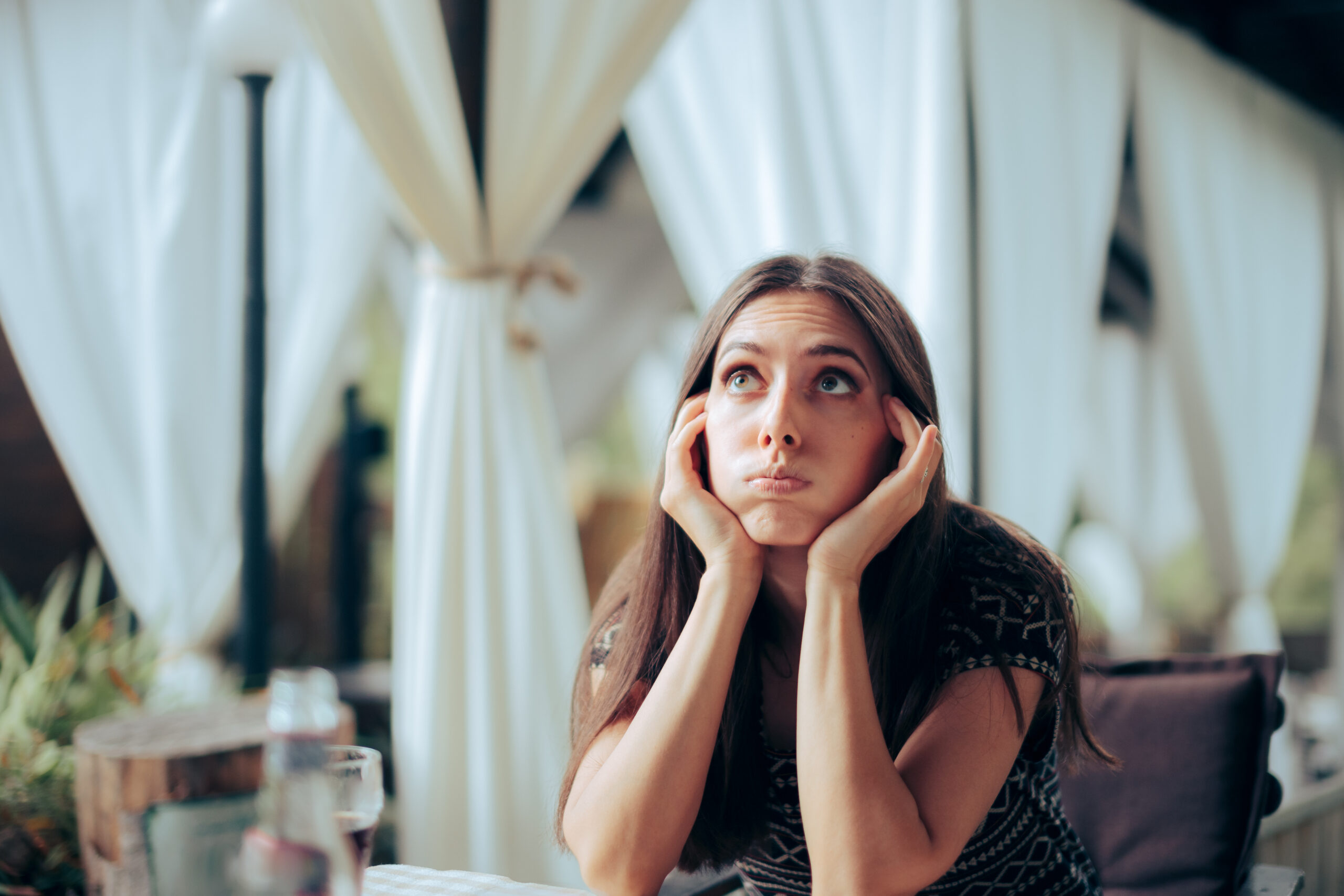How to give a wedding toast without annoying the guests